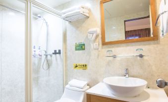 Beijing Beidahuang Hotel (Bird's Nest Huixin West Street North Entrance Subway Station)