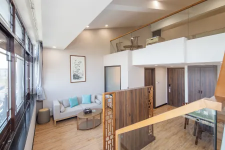 Floral Hotel · Lanyuan Hotel (Kunqu Opera Town in Yangcheng Lake Scenic Area) Отели рядом с достопримечательностью «Kunshan Duke University»