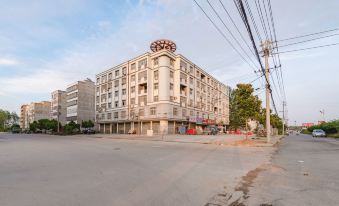 Shell Hotel (huangchuan Railway Station)
