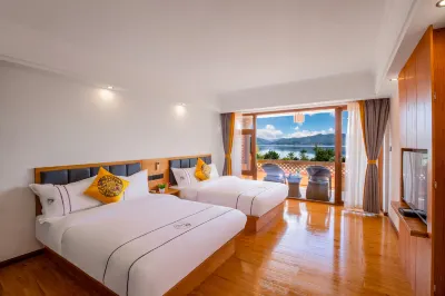 Lugu Lake Shengshan Lake Cloud Boutique Lake Inn Отели рядом с достопримечательностью «Залив Хуэй-Хуэй»