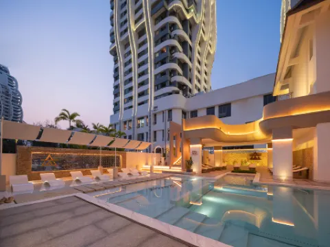 西双版納傣族自治州景洪雲頂リゾートホテル（告莊星光ナイトマーケット）