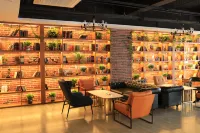 James Joyce Coffetel Hotel (Zhangjiakou Qiaoxi District Government Jinding Plaza)