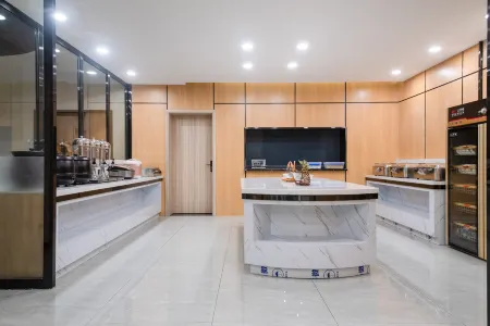 Junyi Hotel (Jinsha Guyun Square Zhongyi Hospital)