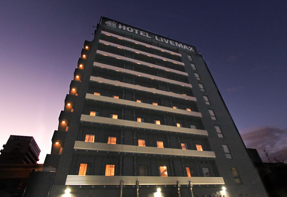 2. 호텔 라이브맥스..