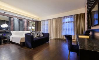Shanghai North Bund Crystal Hotel