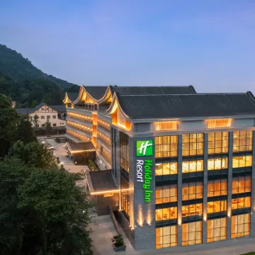Holiday Inn Resort MENGDING MOUNTAIN by IHG Hotels near Mengding Mountain