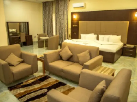 Crispan Suites and Event Center فنادق في جوس