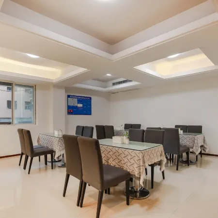 Guangzhou Long Long Hotel (Longli Bus Station Store)