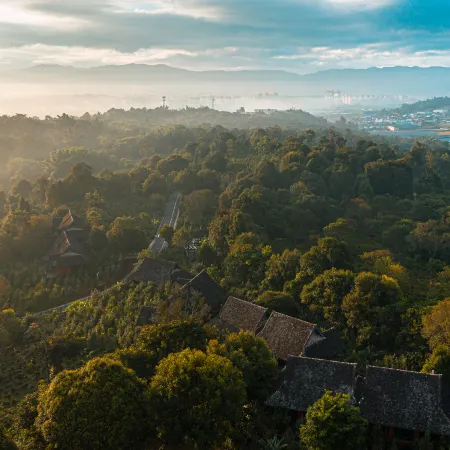 Xishuangbanna Menghai Cloudside Mountain Villa