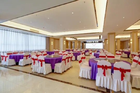 Vienna Hotel Rebo County store