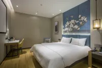 Magnotel (Zhenjiang South Railway Station Greenland Plaza Branch) Hotellit kohteessa Dantu District