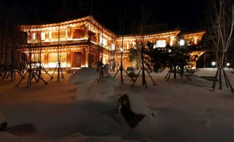 Changbai Mountain Guanyue Folk-Custom Hotel