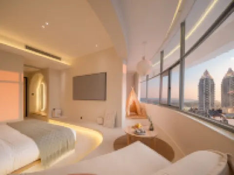 He Pu Mu Bai CREAMCAKE Resort hotel(Xishuangbanna jinghongGaozhuang Star Night Market)