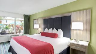 ramada-by-wyndham-fort-lauderdale-airport-cruise-port