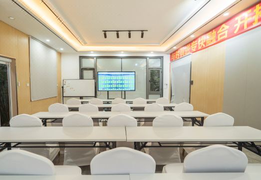 Xiaolu Smart Hotel (Zhaoqing East Gate Plaza, Qixingyan Scenic Area) Hotel Overview