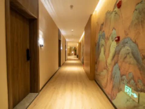 Mayflower Hot Spring Hotel (Xinmi Qingping Square) Hotels in Xinmi