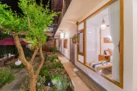 MISS MAY HOTEL - Inns