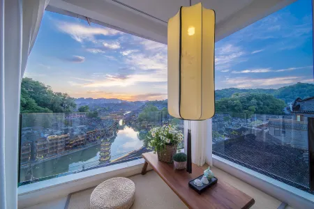 Fenghuang Best River View Hotel Отели рядом с достопримечательностью «Xiong Xiling Former Residence»
