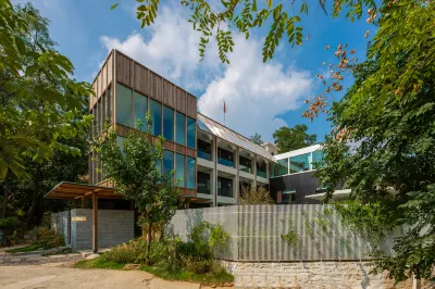 Xinmi Rock resort hotel Отели рядом с достопримечательностью «Пятая гора»