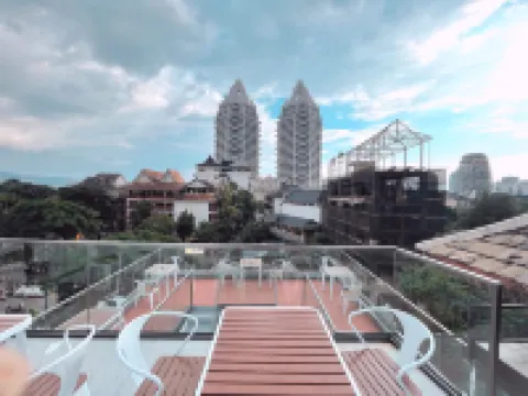 Xishuangbanna Yiya Light Luxury Hotel (Gaozhuang Star Light Night Market)