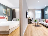 Campanile Hotel (Nanjing Liangshan Metro Station Huanyucheng Branch) Hotels near Chongzheng Academy