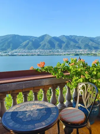 Yuehu Lakeview Guesthouse
