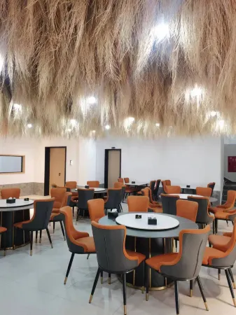 Shanjian Huayu Private Hot Spring Homestay Hotel (Xiling Snow Mountain) Отели рядом с достопримечательностью «Xiling Snow Mountain»