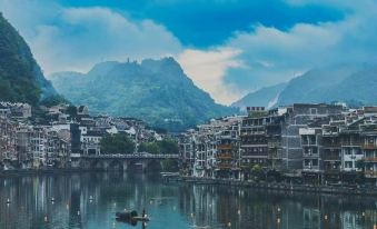 Yuanteng Yuxia Yunshang River View Homestay (Zhenyuan Ancient Town Branch)