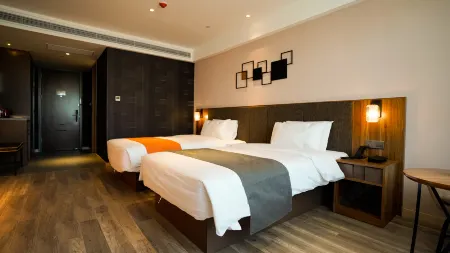 Homeinn Plus Hotel (Qiqihar High-speed Railway Station Hecheng Park) Отели рядом с достопримечательностью «Qiqihar College of Engineering»