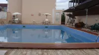 Madugu Hotel and Luxury Apartments - Swimmingpools