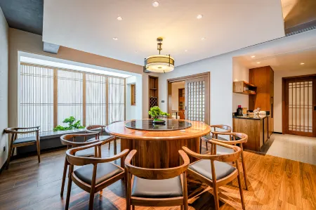 Zaiye Homestay Отели рядом с достопримечательностью «Zhaomingyuan Scenic Area»