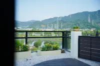 The Moonlit  Mountain  Ceramic Homestay in JingDe Zhen