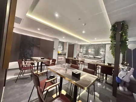 enjoy hotel Отели рядом с достопримечательностью «Hua Hill»