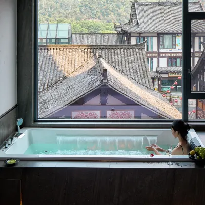 Leshan L Private Soup River View Hotel · City Vacation Hotels near Oriental Buddha Capital