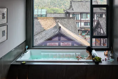 Leshan L Private Soup River View Hotel · City Vacation Отели рядом с достопримечательностью «CPC Leshan Committee Party School»