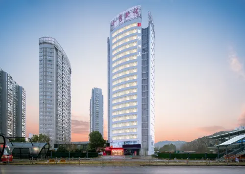 Borrman Hotel (Huangshi North Station Hubei Polytechnic Institute) - parking