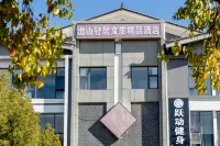 Chushan Light Residence Cultural Tourism Boutique Hotel Hotels in Heqing