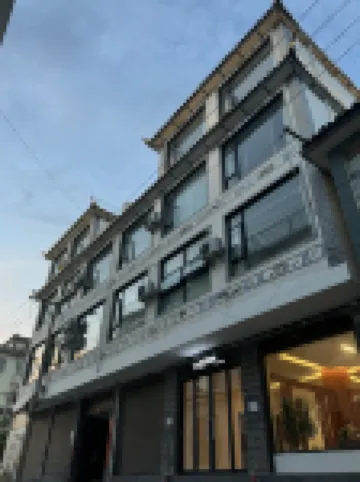 大理宏澤客棧(鳳儀機場洱海店) 鄰近滇西應用技術大學的酒店