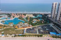 Banlv Scenic Resort Apartment (Wuchuan Loong Bay Desas Water World) - Strand