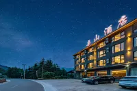 Table Mountain · Mountain Lake View · Hidden Luxury Hotel (Yanu Lake)