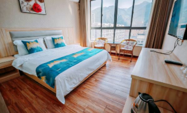 Yunqi Hotel (Taibai Mountain National Forest Park - Longfeng Plaza)