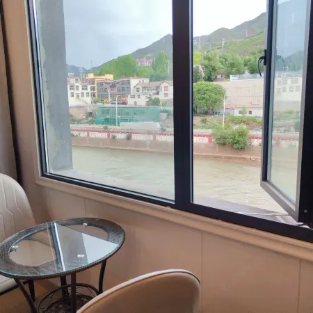 Hanxiao Homestay Отели в г. Чамдо