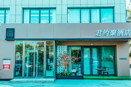 Jun Yue Ju Hotel (Bole Haixi International Plaza)