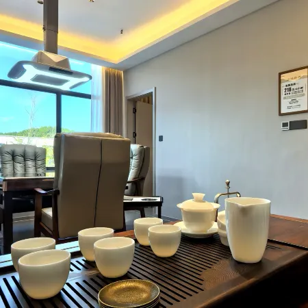 Youngsun Seasons Hotel(Zhenfu&Yunxi Middle School)