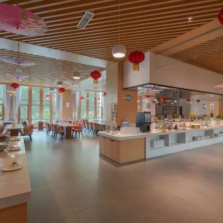 Jiugushui Wenquan Center Hotel