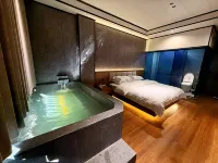 Holly Hotel