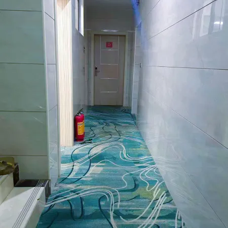 Rong'an Four Seasons Fashion Hotel