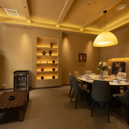Fanjing・AURA | Desert Galaxy Pool, 360° Gilded Sunset Panoramic Stay (Shazhou Night Market)