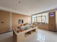 YBORN Hotel - موقف سيارات