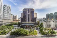 โรงแรมเยว่ซินทูมอร์โรว์ - สระว่ายน้ำบนดาดฟ้า